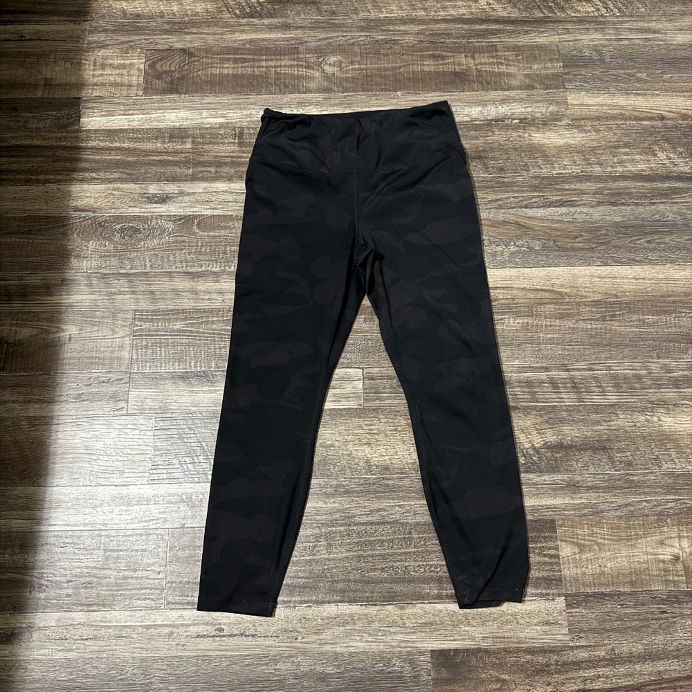 Black Camo Print Leggings- Size Large regular